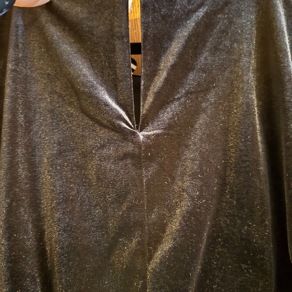 Chic Black Velvet Maxi Dress - Picture 6 of 8